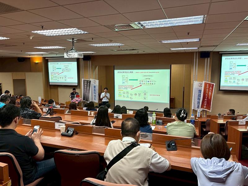 高雄科技大學李俊宏教授分享咖啡電子鼻與咖啡氣品鑑