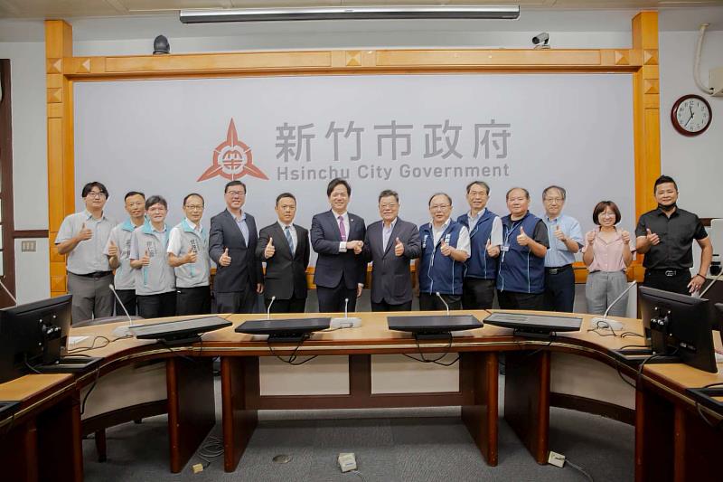 台水公司董事長李嘉榮拜會竹市府，邱臣遠代理市長率團接待。