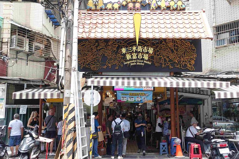客委會盼各地客庄打造專屬再生市集,圖為今觀摩市場之創意招牌