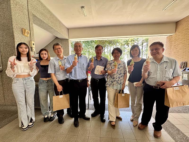 學生販售自製創意冰淇淋