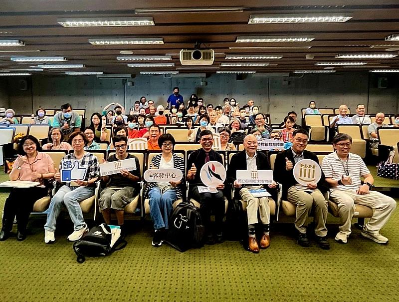 「乙未之役130周年系列活動」，講座與會來賓合影(右二張隆志館長、吳密察前院長、何金樑主任)