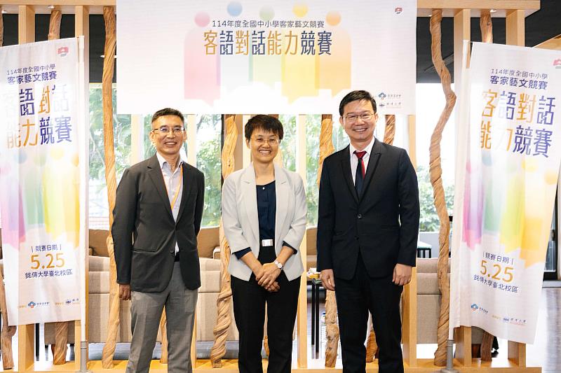 台中市客委會主委江俊龍前來觀賽，並與古秀妃主委及吳克能處長合照