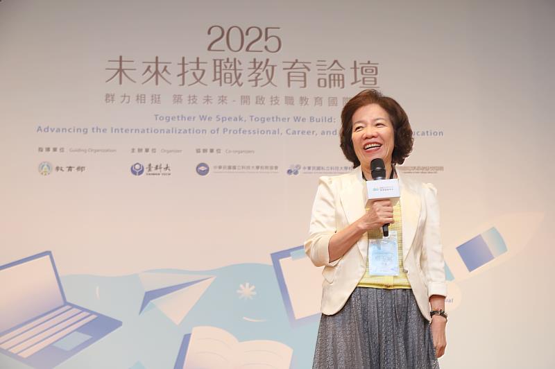 教育部技職司楊玉惠司長親臨會場致詞。