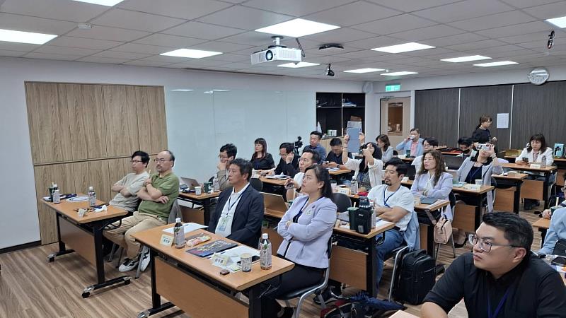 學員都聚精會神，專注在每一堂課程