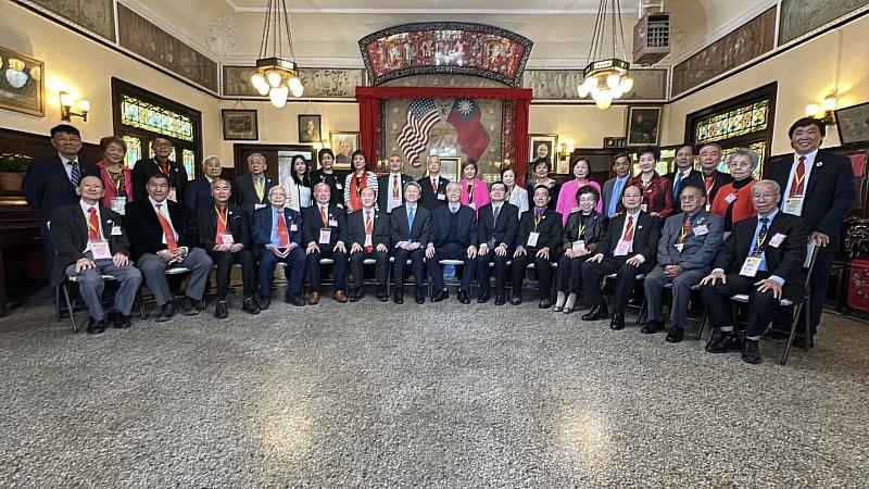 僑委會副委員長張良民與貴賓、重要幹部於美洲秉公堂第31屆懇親代表大會合影