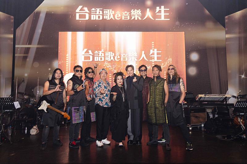 「傳唱台語經典歌曲演唱會」眾星聚集演唱，High翻中壢藝術館。