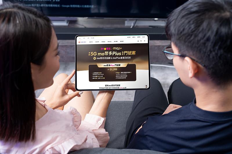 「mo幣多Plus」專案月付1,399元、綁約12個月,提供5G上網吃到飽,每月固定回饋200元mo幣、「moPlus」會員資格365天,再加贈多項尊榮數位娛樂服務,總回饋價值超過3萬元。