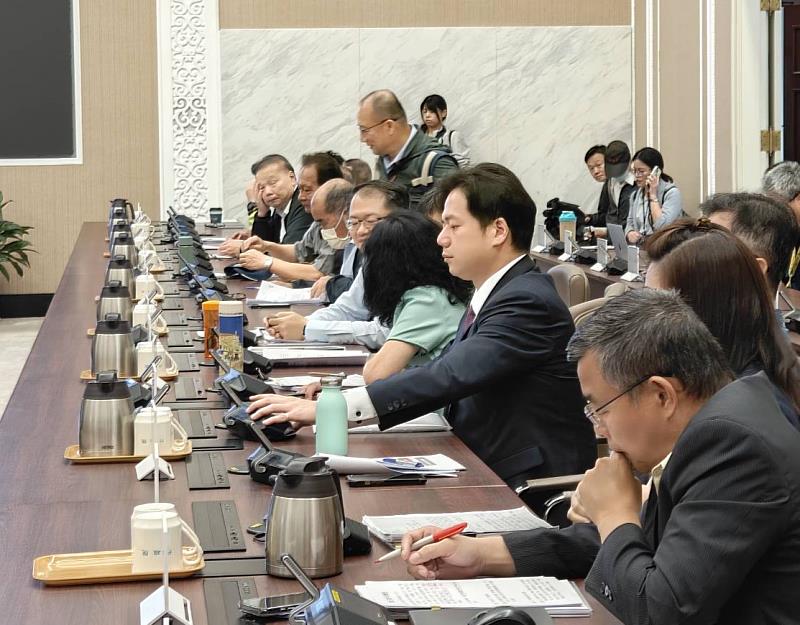 代理市長邱臣遠今日出席行政院長卓榮泰主持的中央道安會報114年第2次會議。