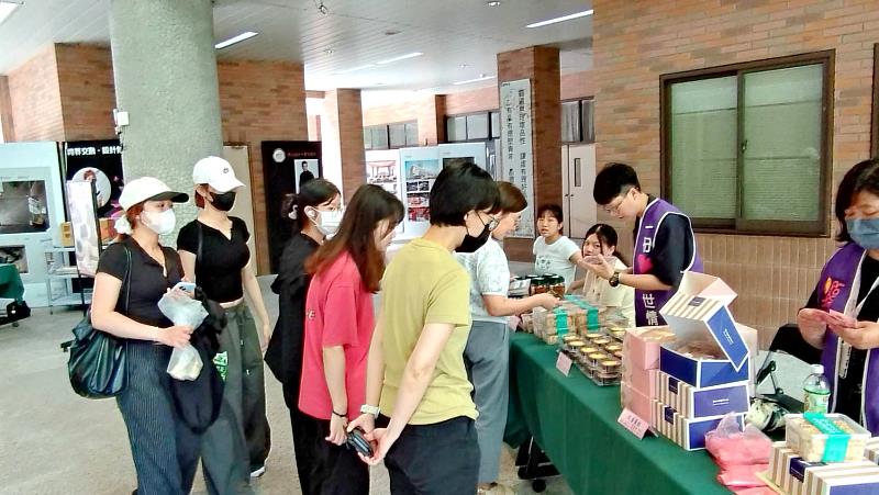 香園紀念教養院在中國科大義賣會場的攤位 (照片/中國科大提供)