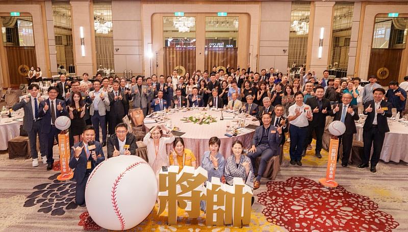 ★將帥會大師講座暨第11屆將帥班始業式，現場匯聚超過百位歷屆學長姐共襄盛舉。