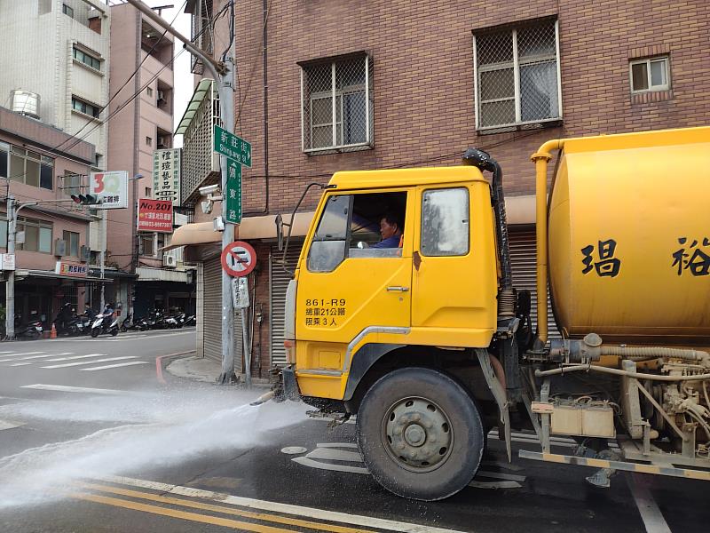營建工程加強執行周邊道路洗掃作業