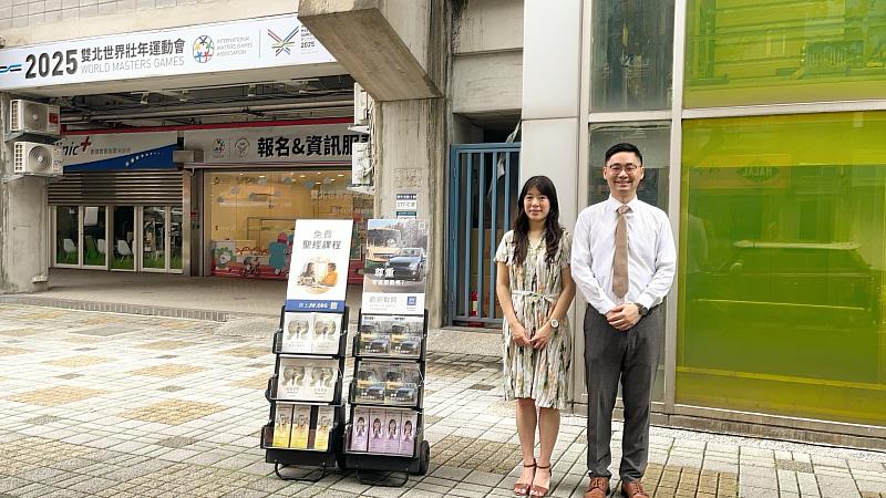 Jehovah’s Witnesses showcase Bible literature to people around the venue of the World Masters Games. (Photo Courtesy of Jehovah’s Witnesses)