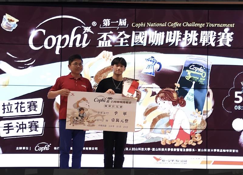 林鉦哲(右)展現亮眼實力與潛力，在決賽中沉穩應對、表現出色，榮獲季軍