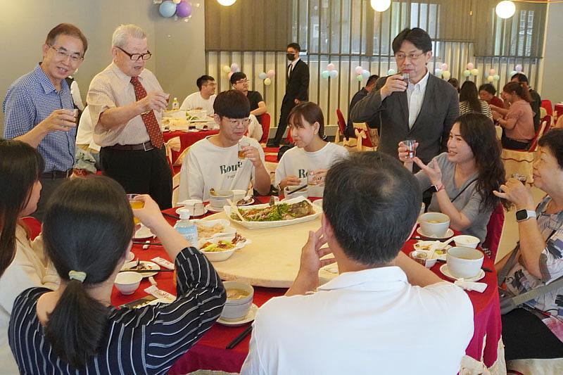 大葉大學韓繼綏董事長、方文昌校長感謝家長蒞臨