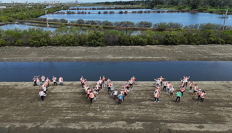 台灣大啟動全球首創藍碳紅樹林復育計畫 閒置魚塭轉型高效碳匯研究基地