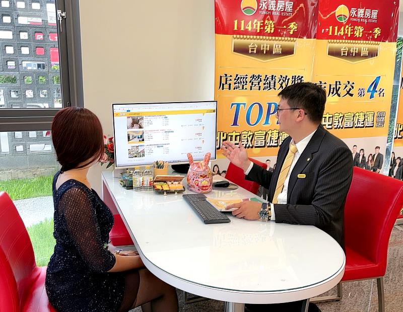 陳彥融店東秉持誠實告知原則,提供物件詳細資訊,更提醒客戶買屋注意事項,助客戶做決定。(永慶房產集團提供)
