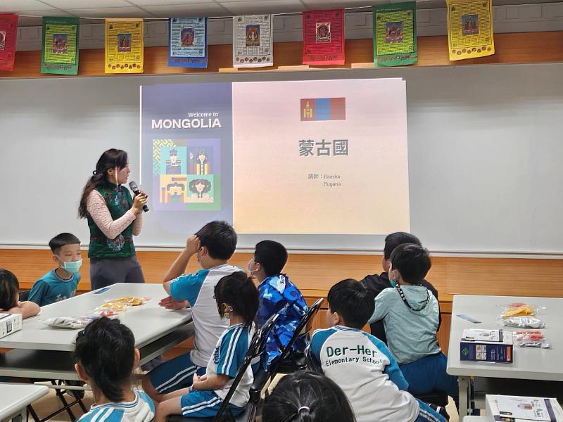 德和國小於蒙藏文化館進行文化課程講解