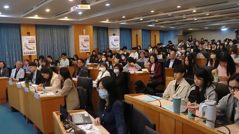 圖五、東吳企管財經講堂2025特選經典論壇--全球詐騙黑產業鏈 你能逃過下一次騙局嗎？吸引關心打詐的青年學生參與。
