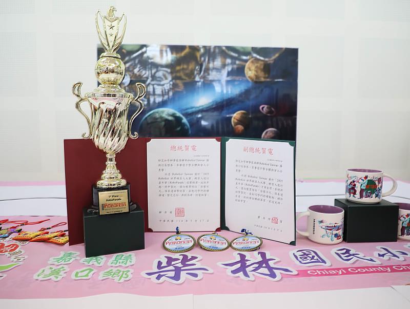 嘉義縣柴林國小赴美參加世界機器人大賽獲冠軍殊榮!