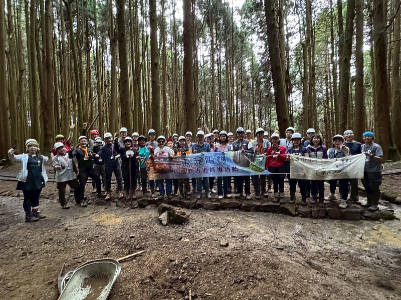 林業保育署嘉義分署5月中旬透過手作步道工作假期，深化東元電機志工對在地生態與人文歷史的理解與情感連結