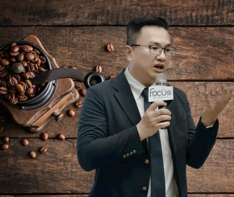 圖：「碳在杯中：咖啡產業的淨零挑戰與自然解方」論壇由國立暨南國際大學副校長曾永平主持