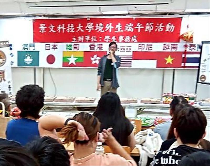 景文科大僑生呷粽縫香包歡度安康端午佳節。