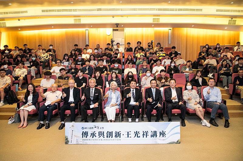 「傳承與創新—王光祥講座」本學期最後一堂課邀請到傑出校友黃培宜學姊返校演講