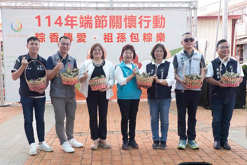 嘉義縣老幼共舞慶端午,粽葉飄香遞關懷!