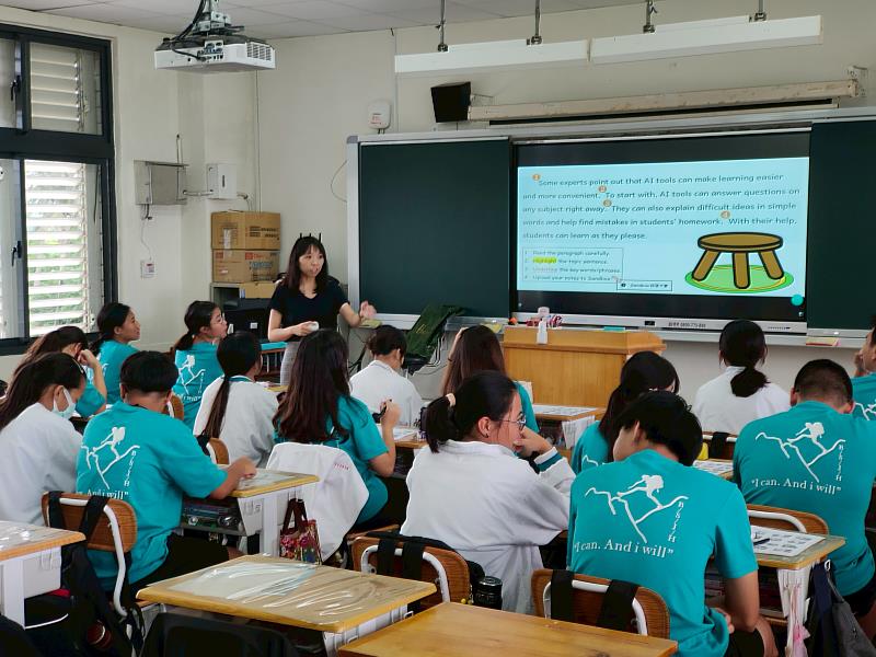 紮根在地文化 擁抱數位未來 臺東縣課程教學交流會《學在地 X 數未來》 國、英領域輔導員公開授課 展現素養與科技融合力