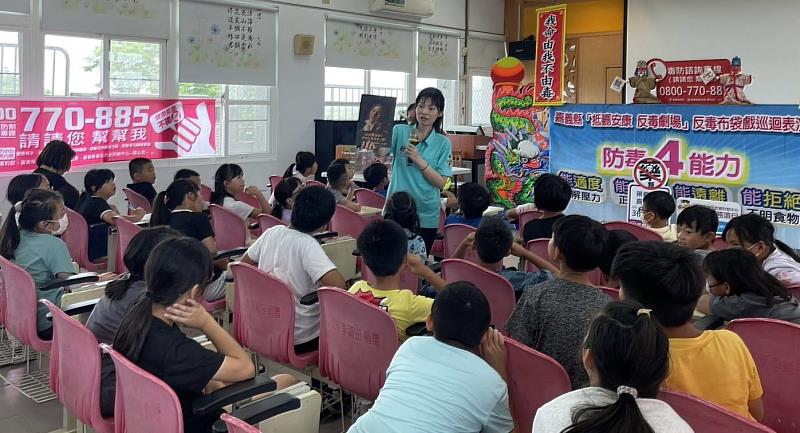 反毒布袋戲巡演開跑，媽祖領軍揭「喪屍菸彈」真相 -4