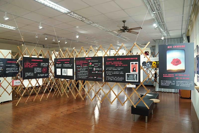 東海中文系學生策劃主題展覽，透過文學、藝術與影像等多元媒介，探討「玫瑰」意象在文學與藝術中的多重象徵。