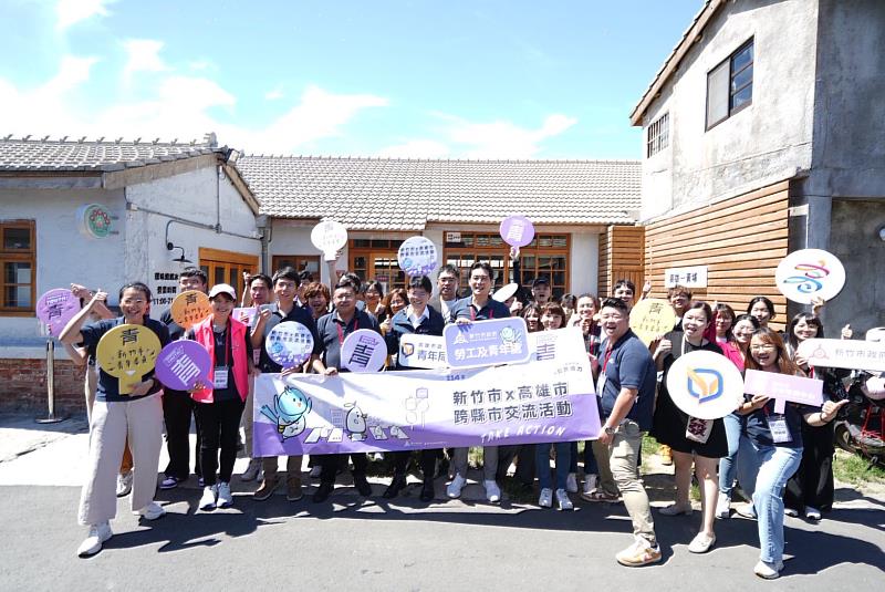 參訪高雄市鹽埕第一公有零售市場合影