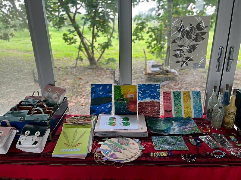 那魯灣文健站座談會作品展覽~手腦並用巧手展現