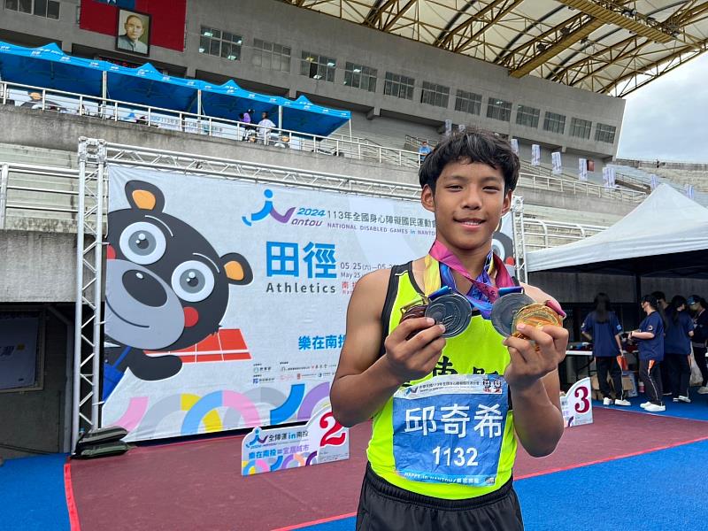 不畏逆境 力爭上游 豐田國中邱奇希獲2025總統教育獎殊榮