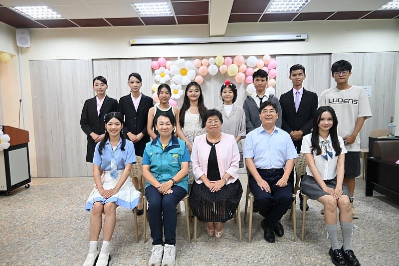 在師長們的祝福與勉勵中,南大親善大使團送舊活動劃下圓滿句點