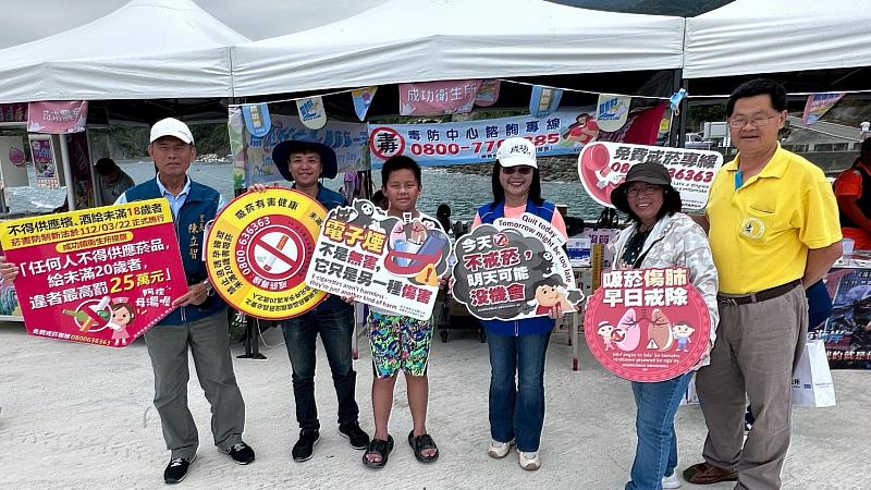 成功鎮衛生所結合端午節SUP活動　推廣世界無菸日理念 共創無菸健康海岸