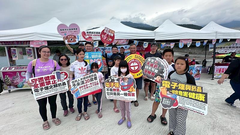 成功鎮衛生所結合端午節SUP活動　推廣世界無菸日理念 共創無菸健康海岸