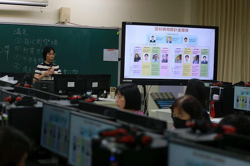 南寮國小教務主任劉麗娟擔任講師，教師們共學精彩實況