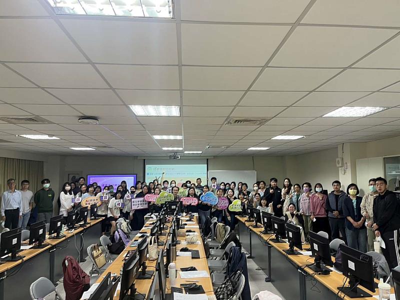 教網中心辦理運用因材網進行學習扶助課程團照