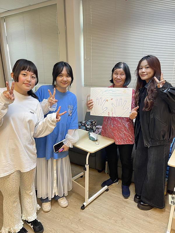 大葉大學觀休系學生準備了豐富的活動與長者互動