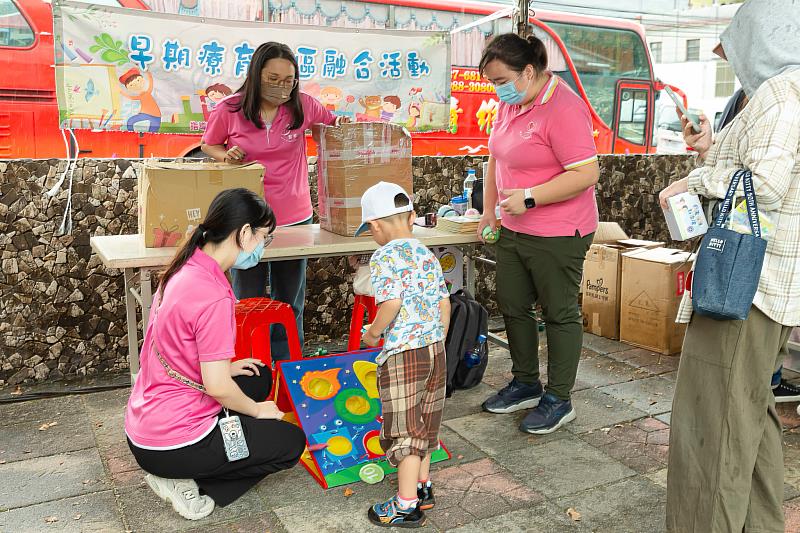 闖關遊戲區，小朋友開心闖關