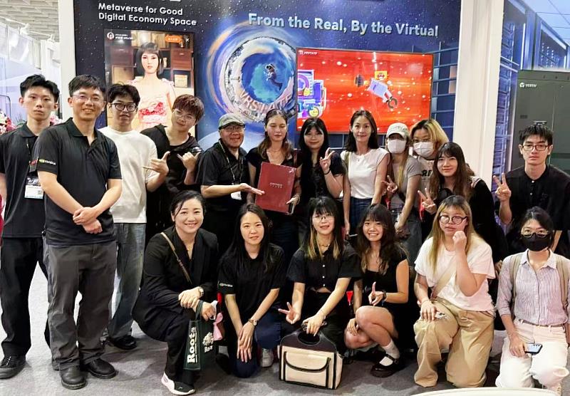 輔仁大學師生參觀2025 Computex 由英業達股份有限公司元宇宙技術處同仁接待