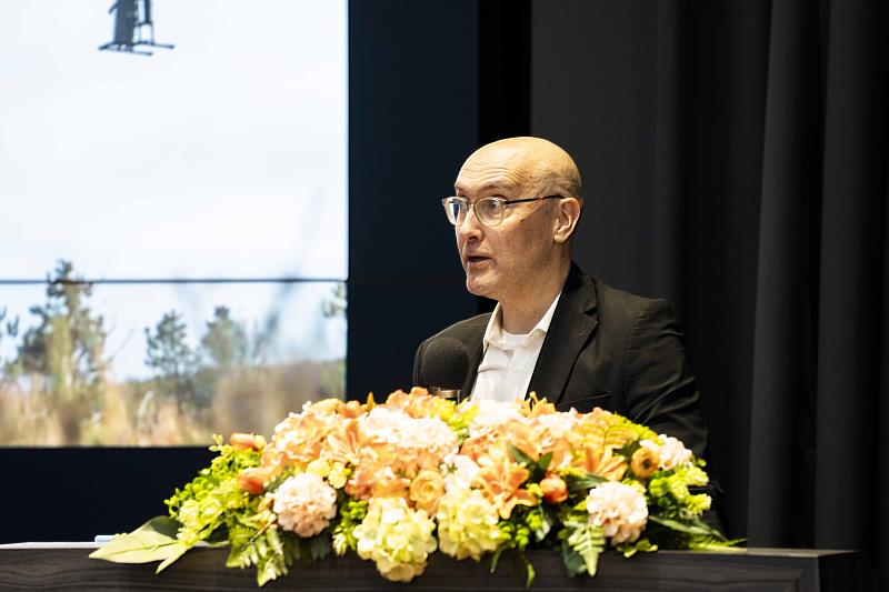 丹麥奧胡斯大學(Aarhus University)傳播與文化學院數位美學與文化學系Jussi Parikka教授蒞校演講。(圖/淡江大學提供)