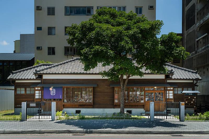 ▲下竹町展覽館坐落於新竹後火車站附近，擁有豐富的歷史文化背景。該地區曾是昭和時期南大路警察宿舍區的一部分，並於2016年被登錄為歷史建築，經由時藝文化的經營和活化。