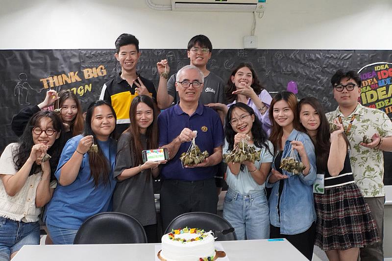 大葉大學企管系透過粽子，讓國際學生體驗台灣文化