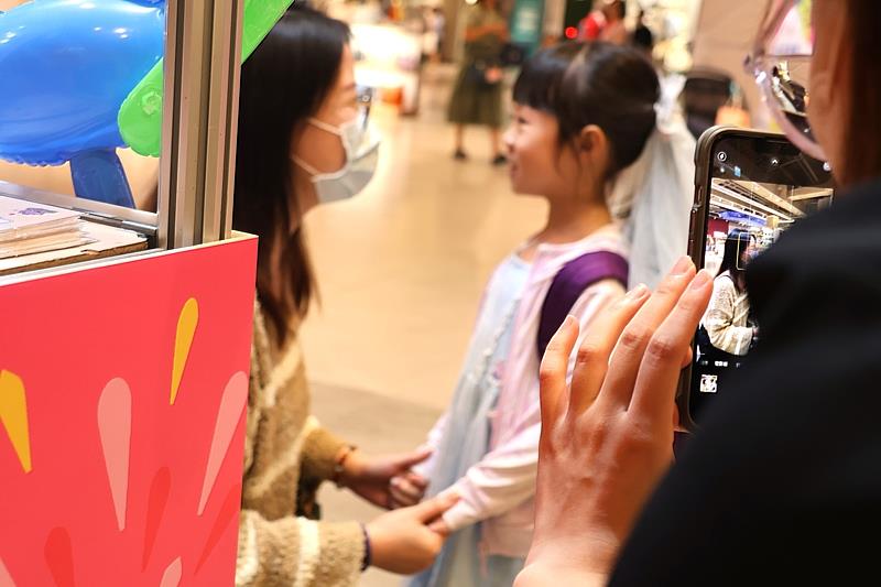 「大眼愛小眼」最後兩天的快閃活動，將於6月7日至6月8日舉辦，快來現場用眼神向孩子傳遞愛吧！