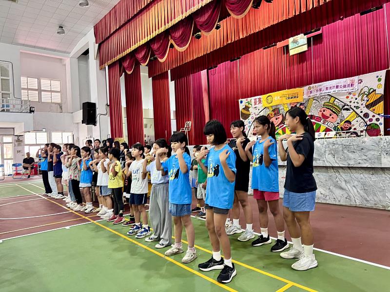 台大EMBA學生會攜手臺東縣救國團延續「愛．分享」公益活動 點亮偏鄉學童夢想