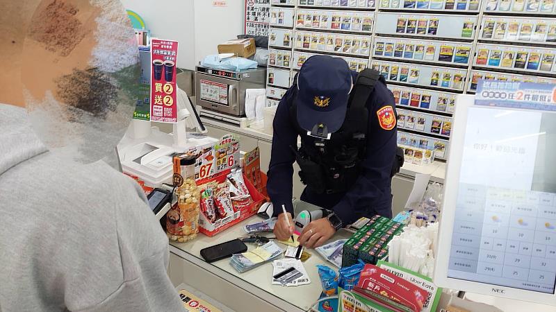 竹市警鎖定提款熱點，查獲一名涉嫌擔任詐欺車手。