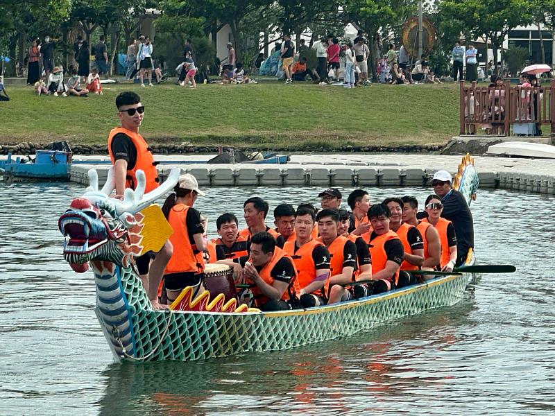 竹光龍舟隊勇奪第三 齊心協力划出佳績