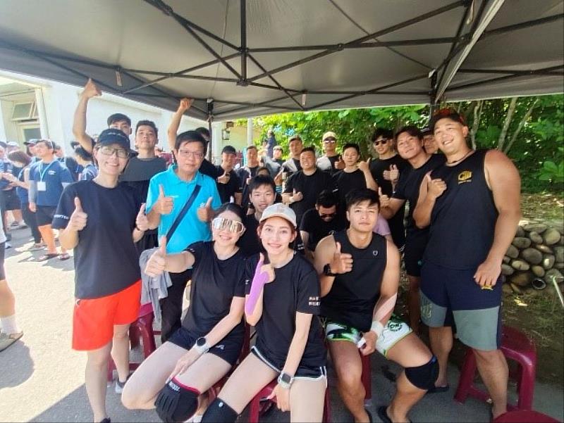竹光龍舟隊勇奪第三 齊心協力划出佳績